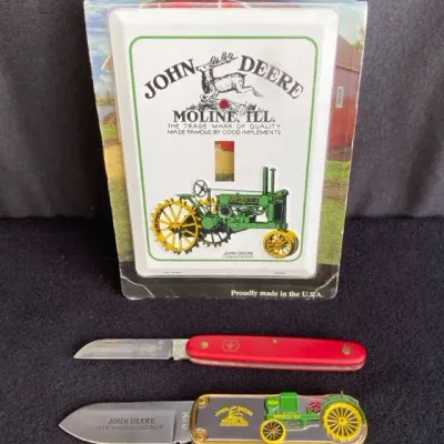 John Deere Collectible Knife & Switch Plate For Light Switch * Victorinox Single Blade Pocket Knife