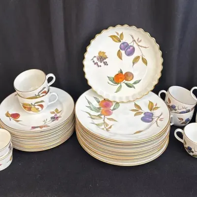 Beautiful Evesham ‘Oven To Table’ China Set * Royal Worcester England