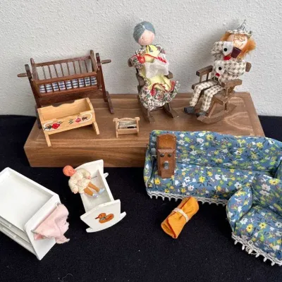 Vintage Doll Furniture, Baby Cribs, Grandma & Grandpa In Rocking Chairs * Taiwan & West Germany 