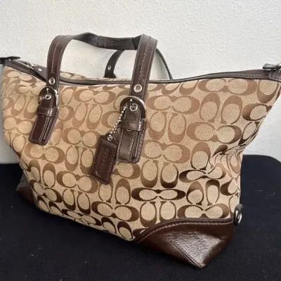 COACH Tote Handbag * No. D1168-F17132