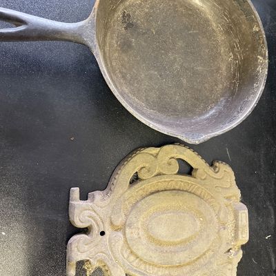 Sale Photo Thumbnail #111: Cast iron pan and trivet