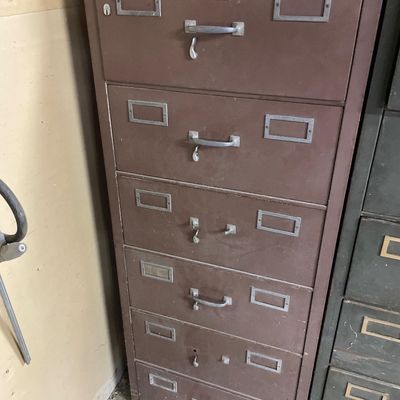 Sale Photo Thumbnail #54: Heavy duty cabinet