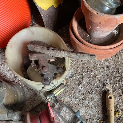 Sale Photo Thumbnail #265: Insulators and pots