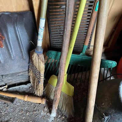 Sale Photo Thumbnail #272: Yard tools