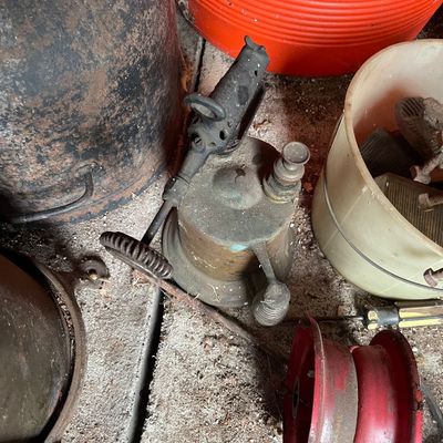 Sale Photo Thumbnail #264: Insulators and pots