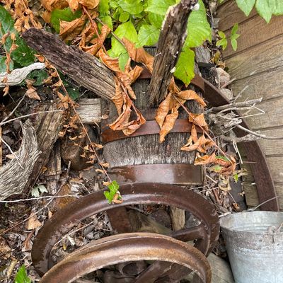 Sale Photo Thumbnail #215: Metal items