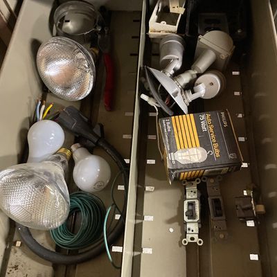 Sale Photo Thumbnail #58: Heavy duty cabinet