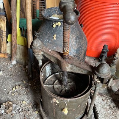 Sale Photo Thumbnail #261: Vintage metal