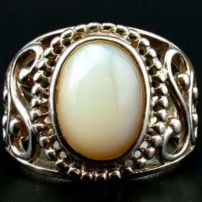 Mother of Pearl Cabochon Sterling Silver Ring 