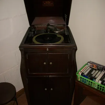 Sale Photo Thumbnail #2: 1918 Victor Victrola