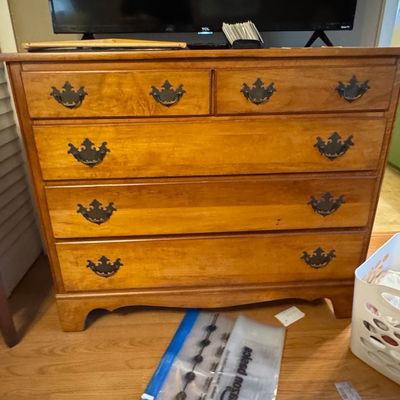 Ethan Allen American Colonial Maple Chest of Drawers