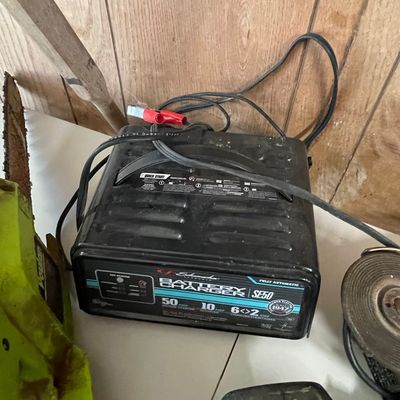 Sale Photo Thumbnail #152: Schumacher SE50 Battery Charger