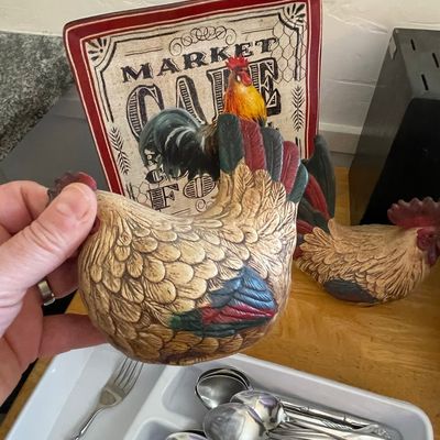 Sale Photo Thumbnail #438: Ceramic Rooster Salt and Pepper Shaker Set