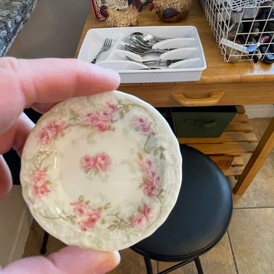 Sale Photo Thumbnail #513: Haviland Limoges Schleiger 39C Butter Pat