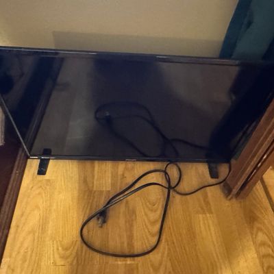 Sale Photo Thumbnail #149: Philips LED Television