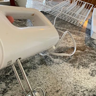 Sale Photo Thumbnail #570: Hamilton Beach 6-Speed Hand Mixer with Snap-On Case