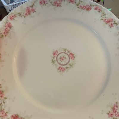 Sale Photo Thumbnail #317: Theodore Haviland Limoges France Dinner Plate with Pink Roses