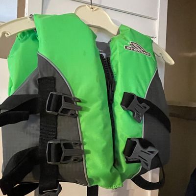 Sale Photo Thumbnail #409: Stearns Youth Life Vest