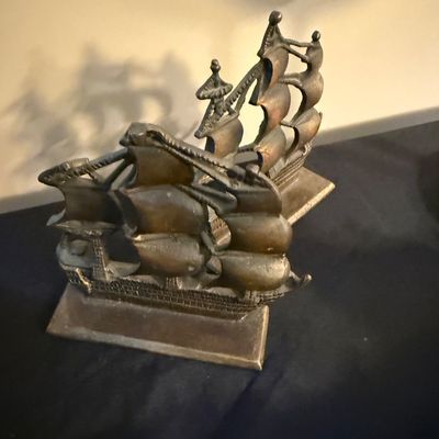 Ship bookends