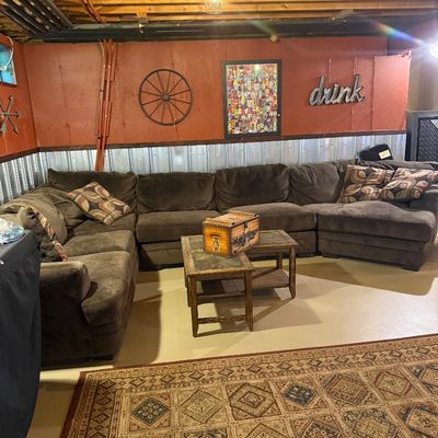 Large Sectional and cofeetable