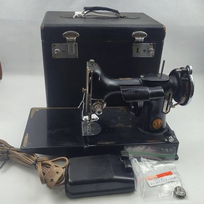 Sale Photo Thumbnail #71: Singer 221 Featherweight Sewing Machine