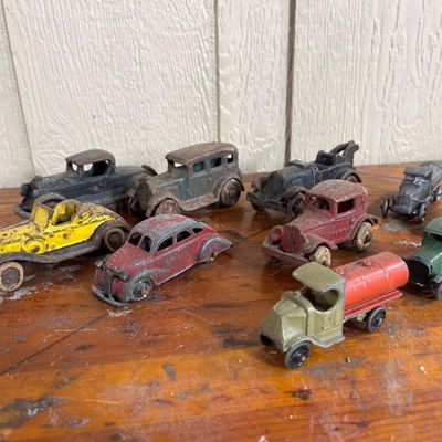 Sale Photo Thumbnail #478: 10 Vtg Tootsietoy & Austin Toy Vehicles