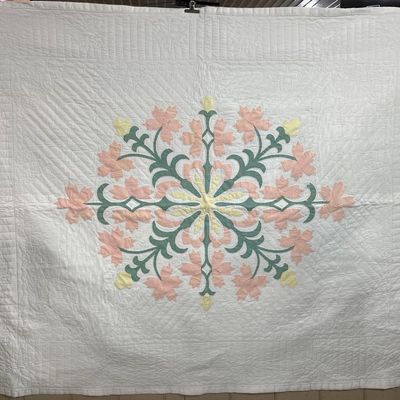 Sale Photo Thumbnail #77: Mid-20th C. Appliqued Medallion Quilt