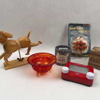 Sale Photo Thumbnail #552: Vtg Toys, Puzzles & Objects Collection