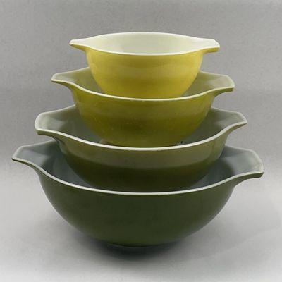 Set 4 Pyrex Verde Cinderella Bowls