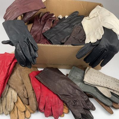 Sale Photo Thumbnail #332: 35 Pairs Leather & Fabric Gloves
