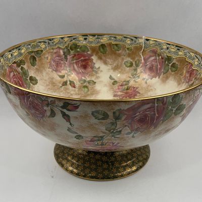 Sale Photo Thumbnail #239: Earthenware Centerpiece w/ Gilt Floral