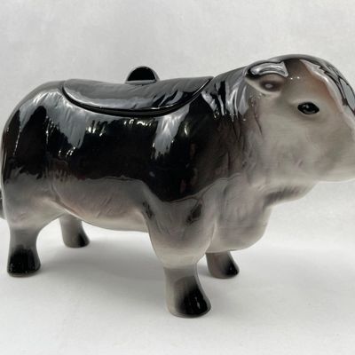 Sale Photo Thumbnail #340: Gradated Glaze Ceramic Bull Lidded Jar