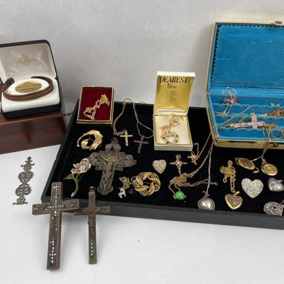 Sale Photo Thumbnail #328: Trifari & Swarovski Vtg Jewelry & Icons