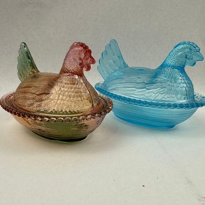 Sale Photo Thumbnail #195: Pair Vtg Pressed Glass Hen-on-Nest