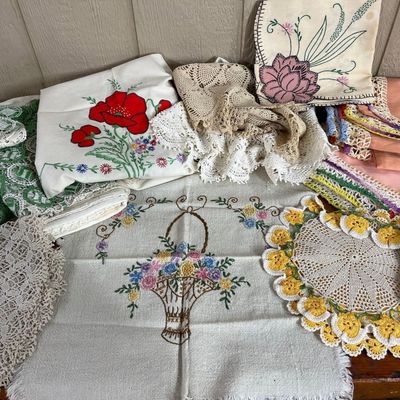 Sale Photo Thumbnail #379: Vtg Hand-Embroidered Linens & Crochet