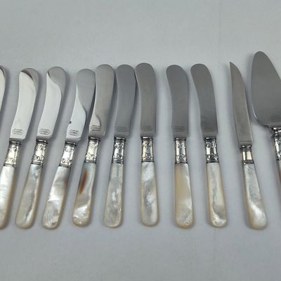 Sale Photo Thumbnail #87: Universal Str. Mother-of-Pearl Flatware