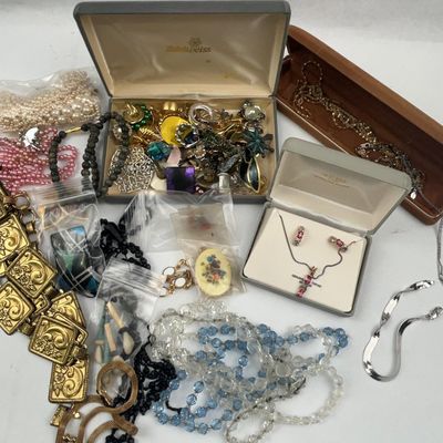Sale Photo Thumbnail #511: Rogers, Krementz & Tacoa Estate Jewelry