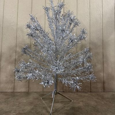 Sale Photo Thumbnail #123: Peco Aluminum Christmas Tree w/ Poms