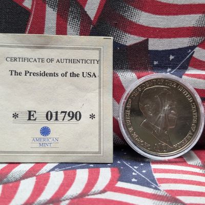 Sale Photo Thumbnail #347: 2004 Liberia $10 George W. Bush President Commemorative Round with COA