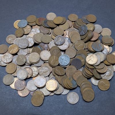 Sale Photo Thumbnail #447: (250) Assorted Lincoln Wheat Cents