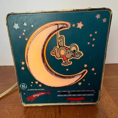 GE Nitey Lite Radio Model 7-4111A 
