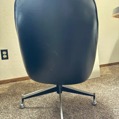 Mid Century Modern Herman Miller Eames Dining Table with 4 Bucket Style Chairs Back - No rips or tears