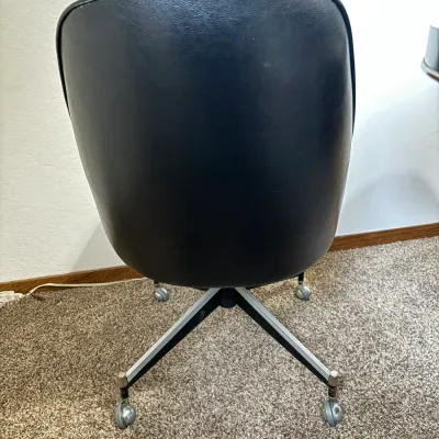 Mid Century Modern Herman Miller Eames Dining Table with 4 Bucket Style Chairs Back - No rips or tears
