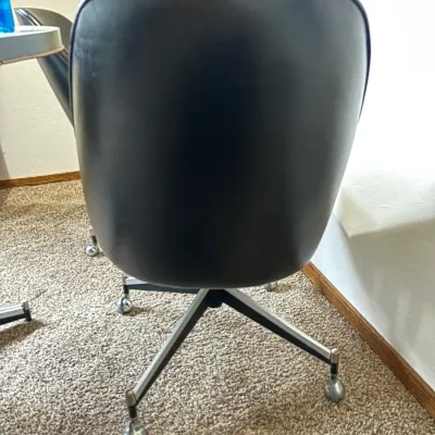 Mid Century Modern Herman Miller Eames Dining Table with 4 Bucket Style Chairs Back - No rips or tears
