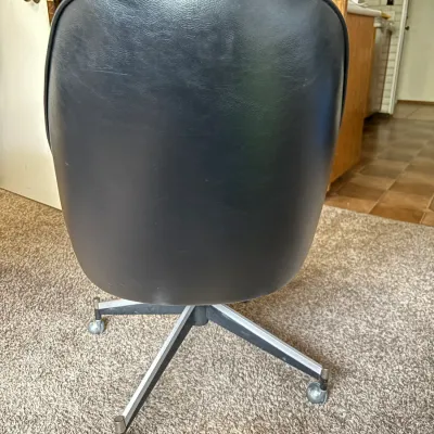Mid Century Modern Herman Miller Eames Dining Table with 4 Bucket Style Chairs Back - No rips or tears