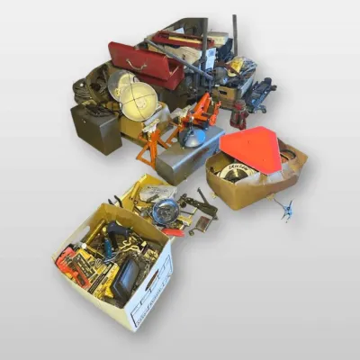 Garage & Automotive Tool with Skilsaw, Hydraulic Jacks, Toolboxes
