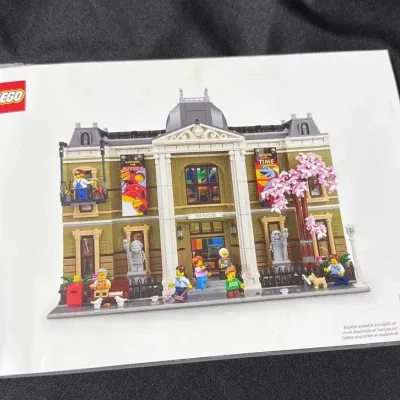 LEGO Icons Natural History Museum 10326