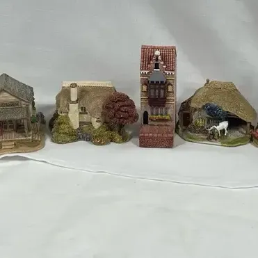 Vintage miniature Lilliput Lane cottage