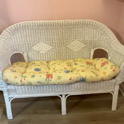 Wicker Love Seat With Cushion