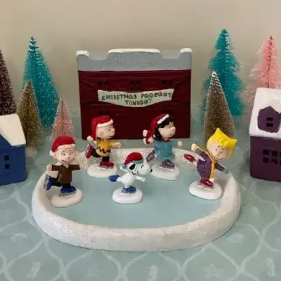 Snoopy And The Peanuts Gang Ice Skating